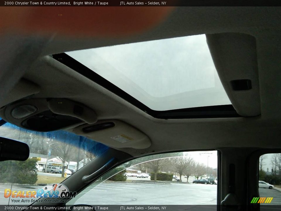 2000 Chrysler Town & Country Limited Bright White / Taupe Photo #8