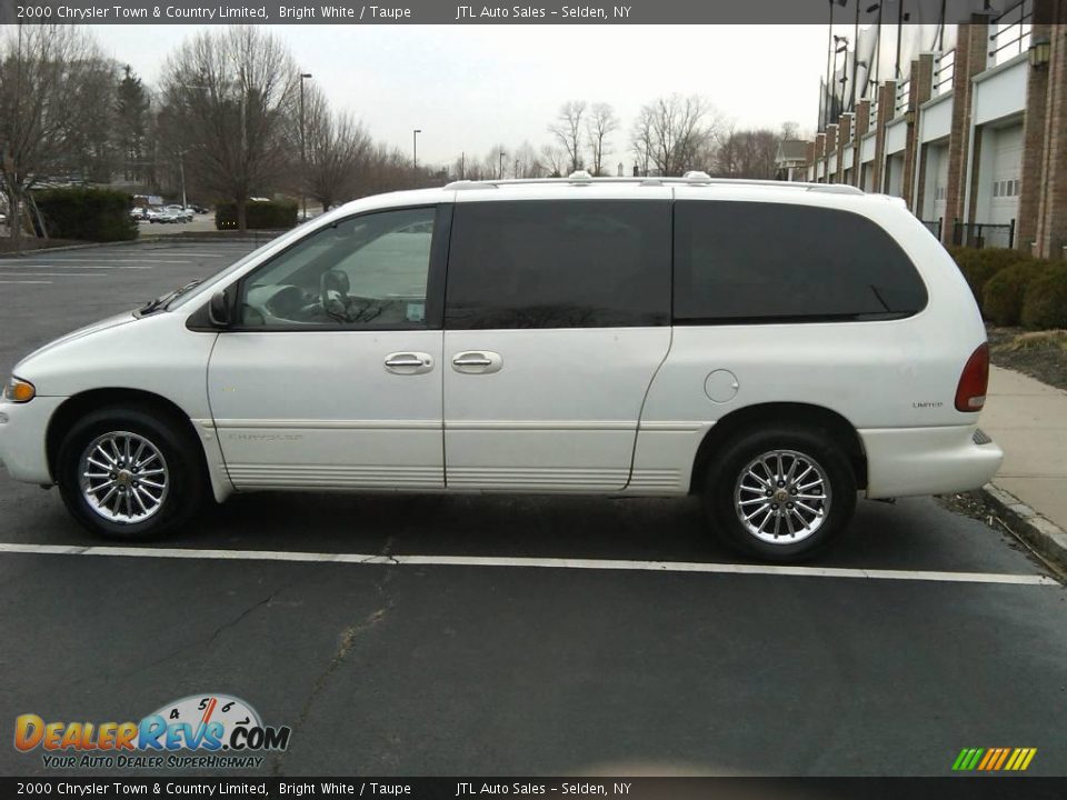 2000 Chrysler Town & Country Limited Bright White / Taupe Photo #10