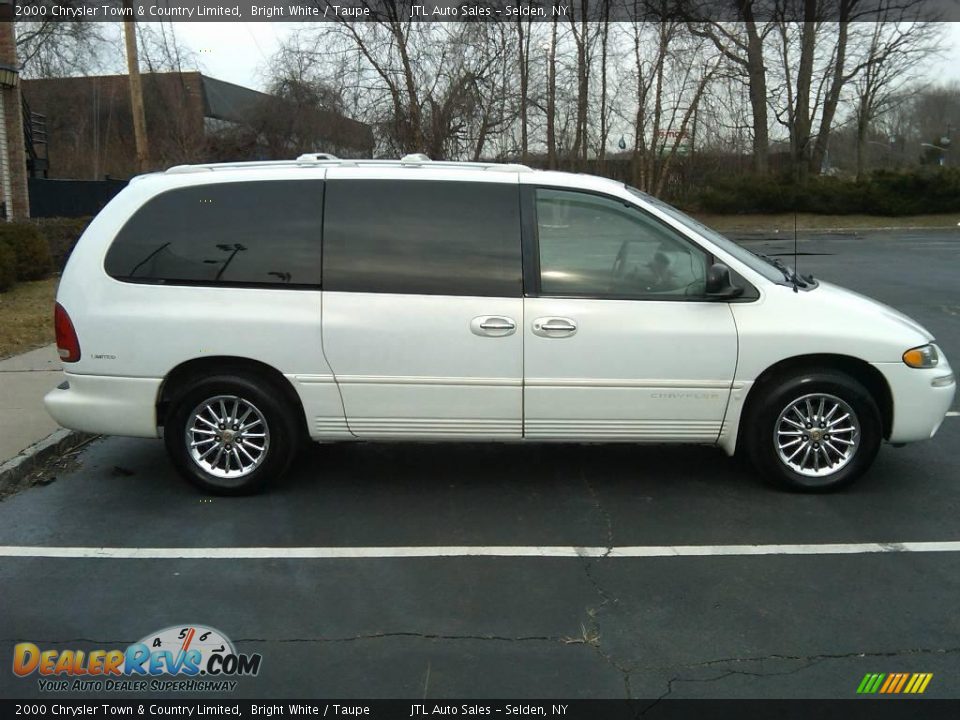 2000 Chrysler Town & Country Limited Bright White / Taupe Photo #11