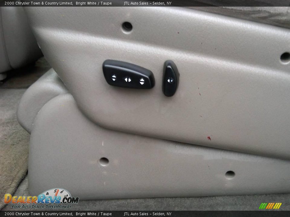 2000 Chrysler Town & Country Limited Bright White / Taupe Photo #16