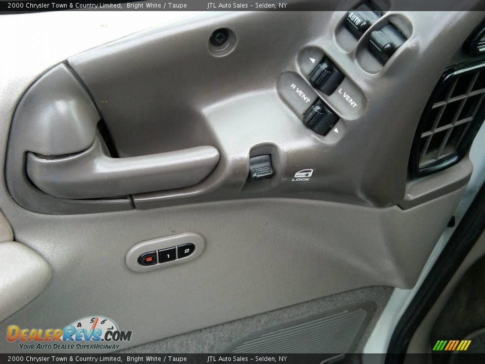 2000 Chrysler Town & Country Limited Bright White / Taupe Photo #19