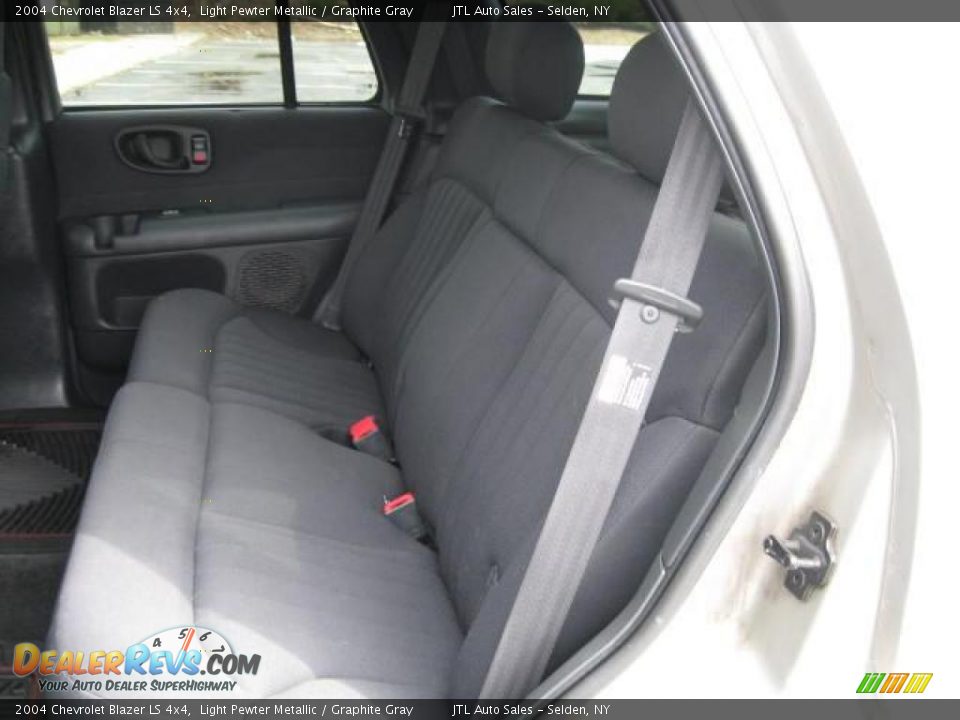 2004 Chevrolet Blazer LS 4x4 Light Pewter Metallic / Graphite Gray Photo #7