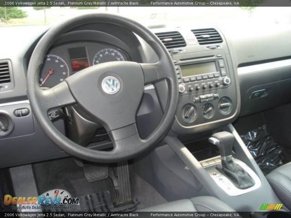 2006 Volkswagen Jetta 2.5 Sedan Platinum Grey Metallic / Anthracite Black Photo #11