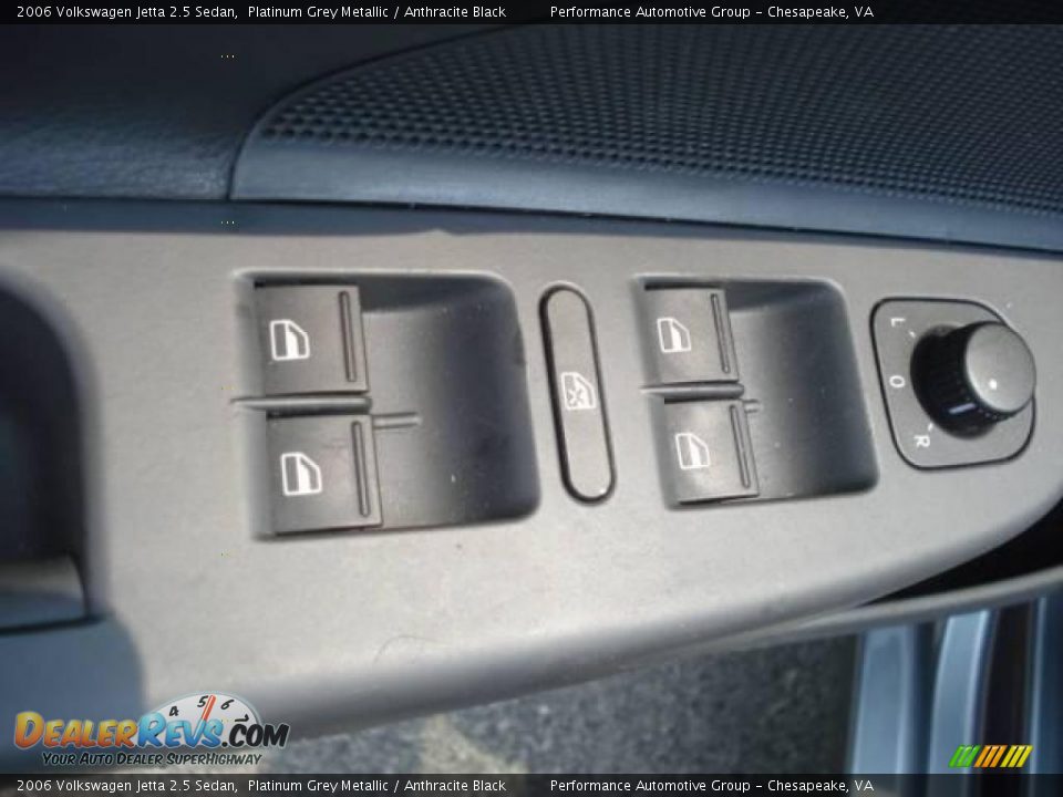 2006 Volkswagen Jetta 2.5 Sedan Platinum Grey Metallic / Anthracite Black Photo #17