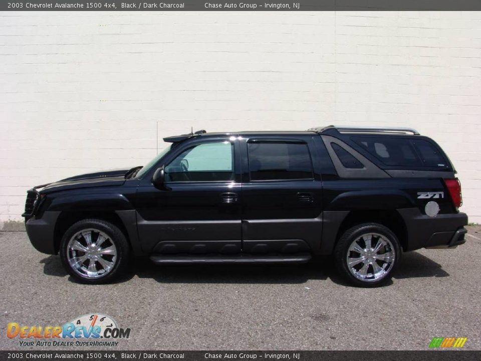 2003 Chevrolet Avalanche 1500 4x4 Black / Dark Charcoal Photo #2