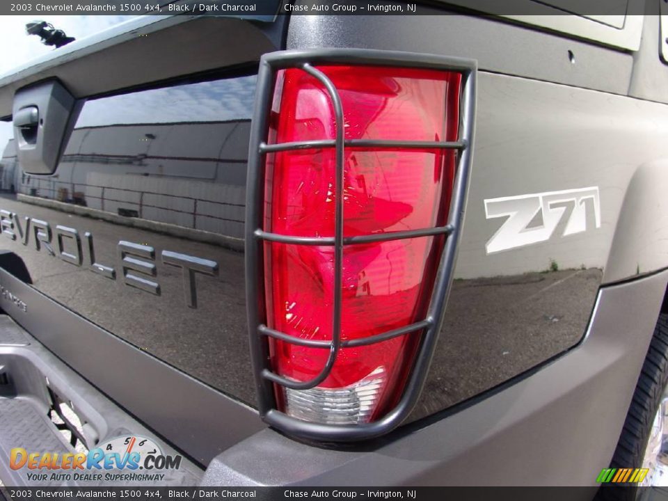 2003 Chevrolet Avalanche 1500 4x4 Black / Dark Charcoal Photo #14