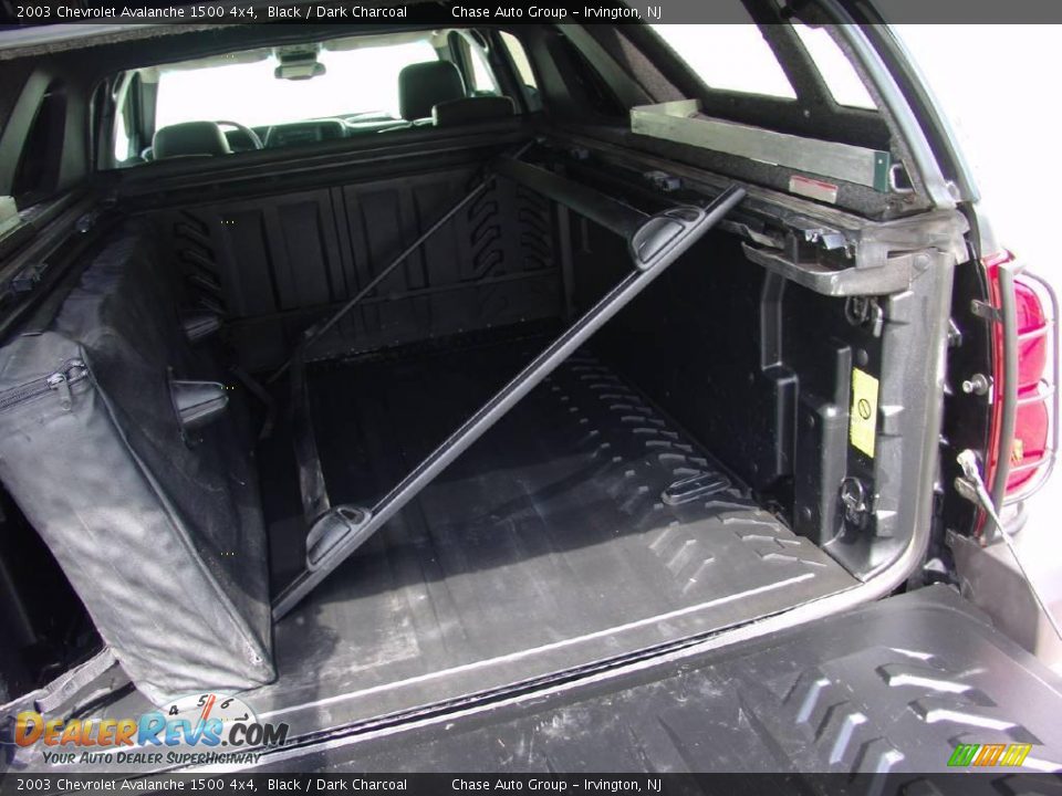 2003 Chevrolet Avalanche 1500 4x4 Black / Dark Charcoal Photo #22