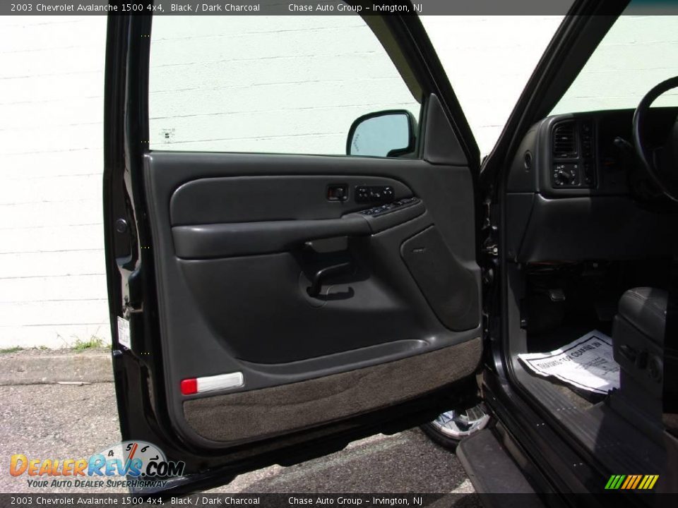 2003 Chevrolet Avalanche 1500 4x4 Black / Dark Charcoal Photo #26