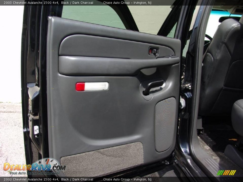 2003 Chevrolet Avalanche 1500 4x4 Black / Dark Charcoal Photo #27