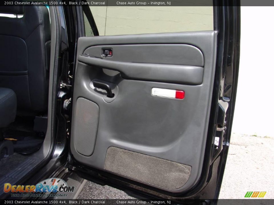 2003 Chevrolet Avalanche 1500 4x4 Black / Dark Charcoal Photo #28