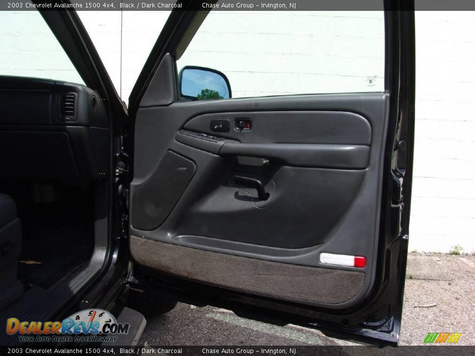 2003 Chevrolet Avalanche 1500 4x4 Black / Dark Charcoal Photo #29