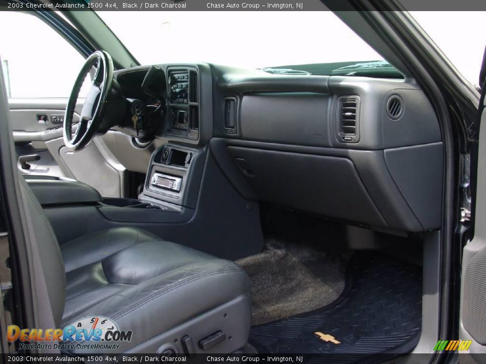 2003 Chevrolet Avalanche 1500 4x4 Black / Dark Charcoal Photo #30