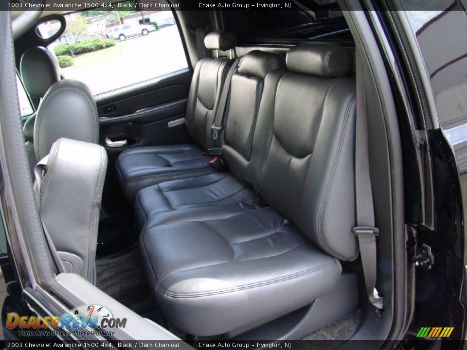 2003 Chevrolet Avalanche 1500 4x4 Black / Dark Charcoal Photo #33