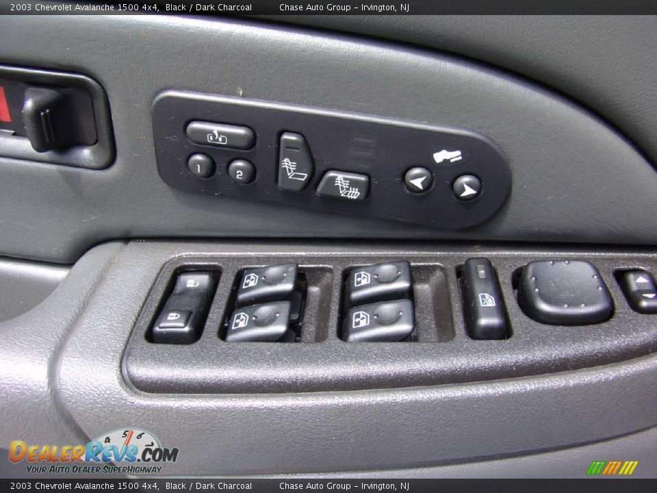 2003 Chevrolet Avalanche 1500 4x4 Black / Dark Charcoal Photo #36