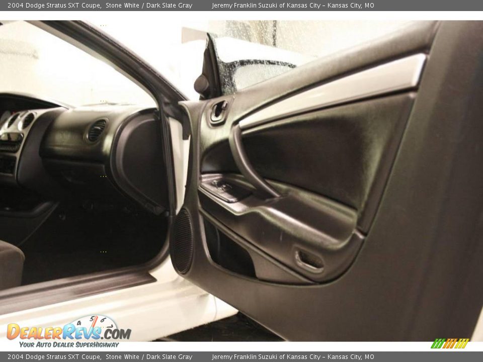 2004 Dodge Stratus SXT Coupe Stone White / Dark Slate Gray Photo #9