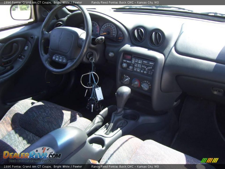 1996 Pontiac Grand Am GT Coupe Bright White / Pewter Photo #13