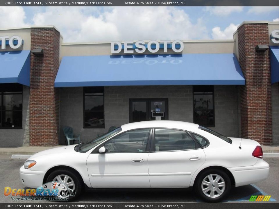 2006 Ford Taurus SEL Vibrant White / Medium/Dark Flint Grey Photo #1