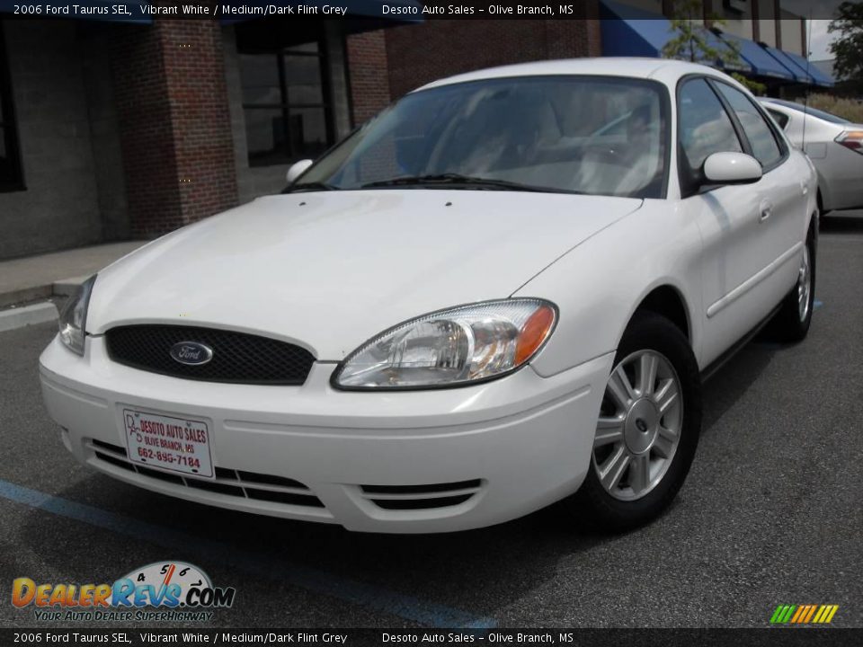 2006 Ford Taurus SEL Vibrant White / Medium/Dark Flint Grey Photo #2