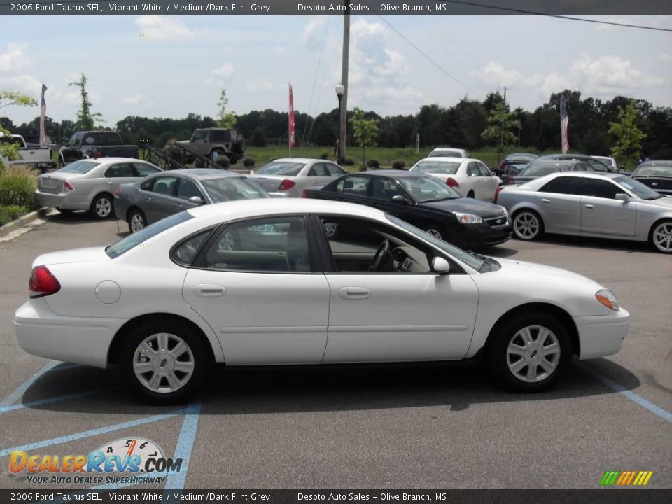 2006 Ford Taurus SEL Vibrant White / Medium/Dark Flint Grey Photo #5