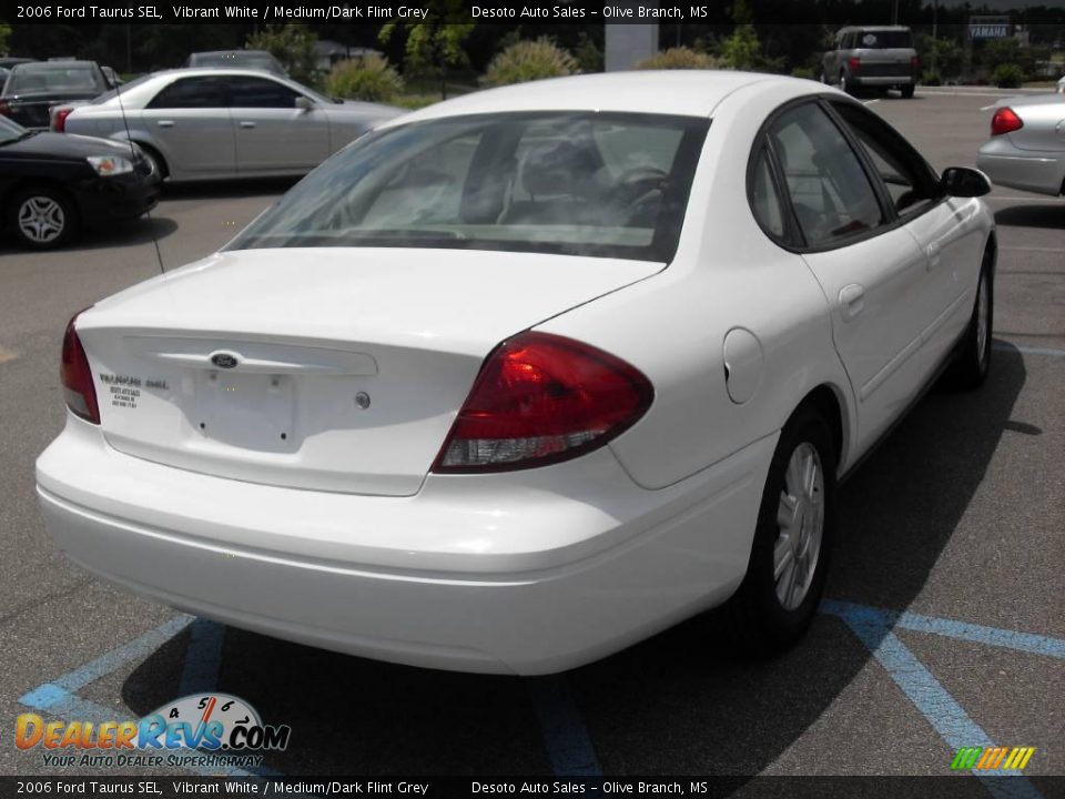 2006 Ford Taurus SEL Vibrant White / Medium/Dark Flint Grey Photo #6