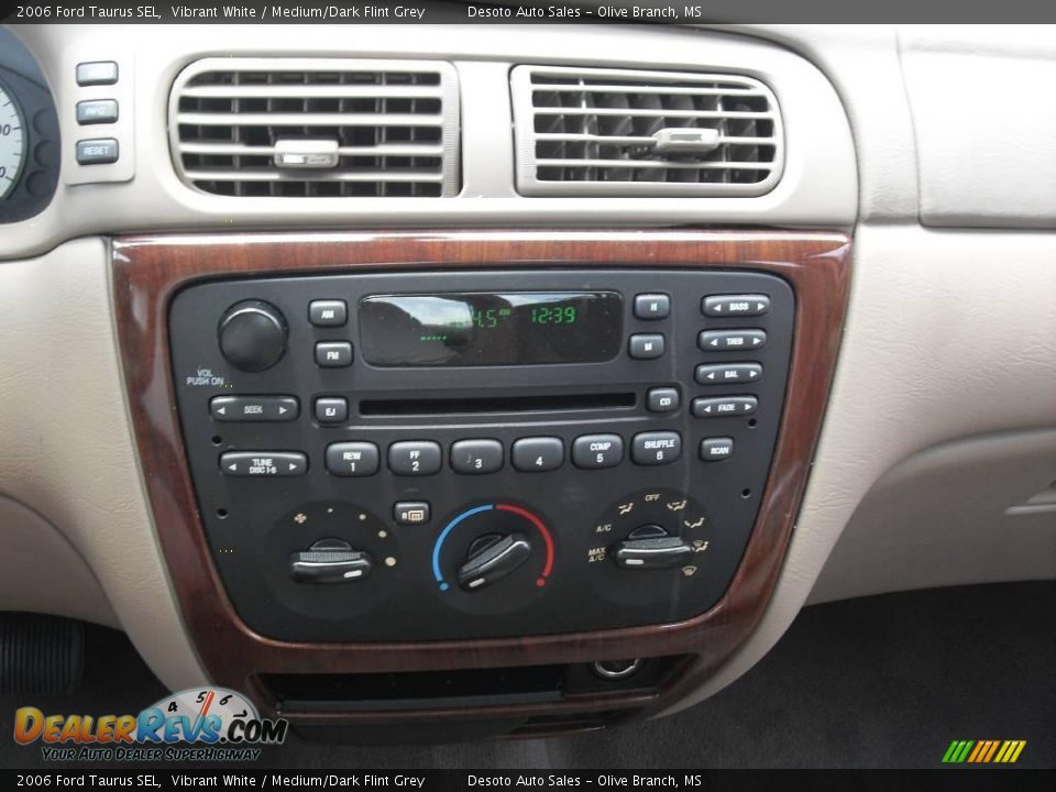 2006 Ford Taurus SEL Vibrant White / Medium/Dark Flint Grey Photo #11