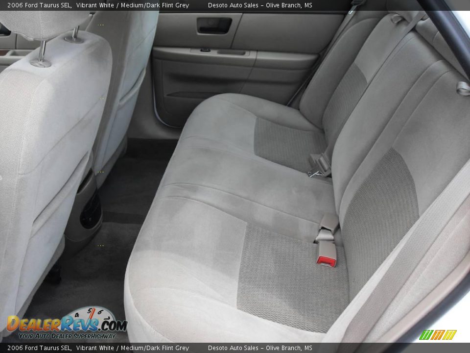 2006 Ford Taurus SEL Vibrant White / Medium/Dark Flint Grey Photo #13