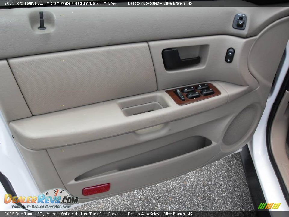 2006 Ford Taurus SEL Vibrant White / Medium/Dark Flint Grey Photo #14