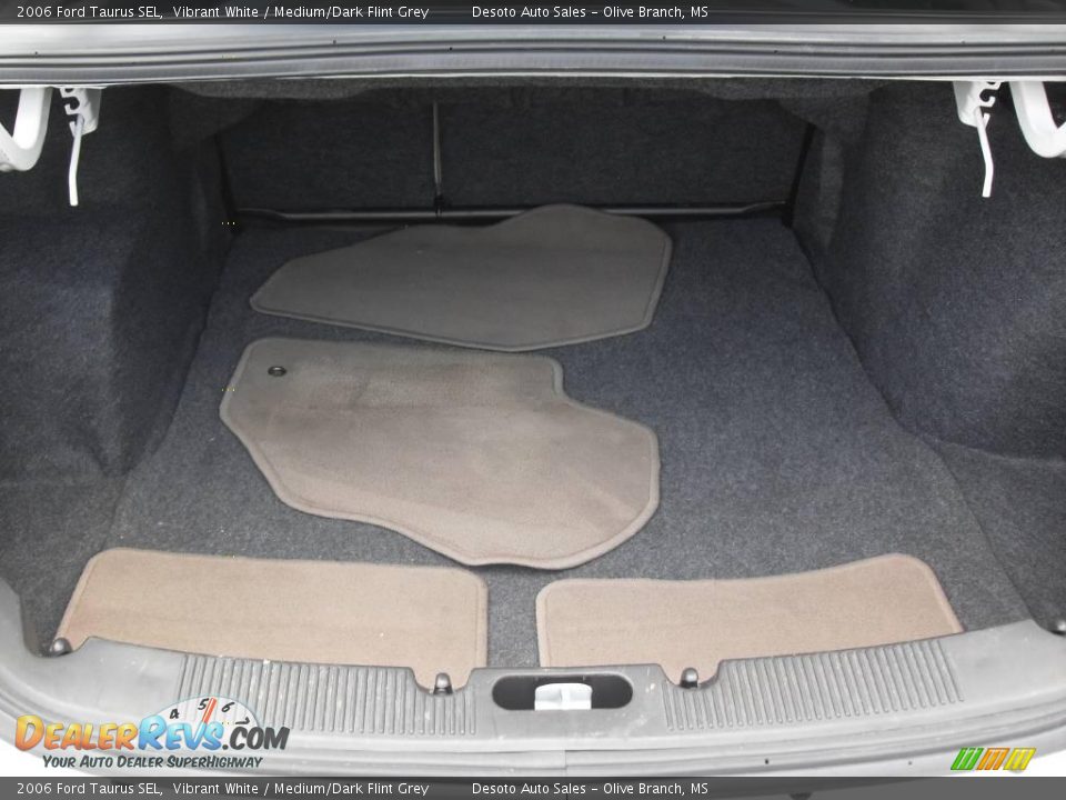 2006 Ford Taurus SEL Vibrant White / Medium/Dark Flint Grey Photo #15
