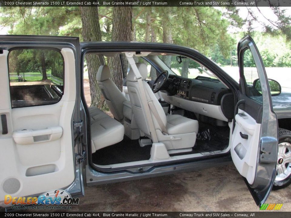 2009 Chevrolet Silverado 1500 LT Extended Cab 4x4 Blue Granite Metallic / Light Titanium Photo #16