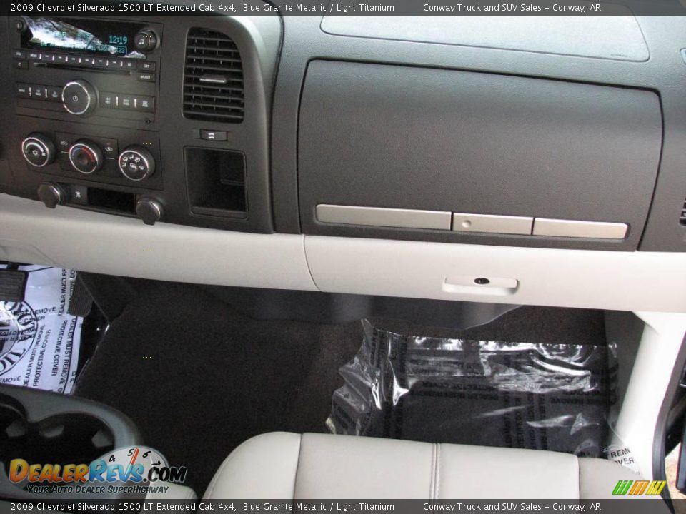 2009 Chevrolet Silverado 1500 LT Extended Cab 4x4 Blue Granite Metallic / Light Titanium Photo #20