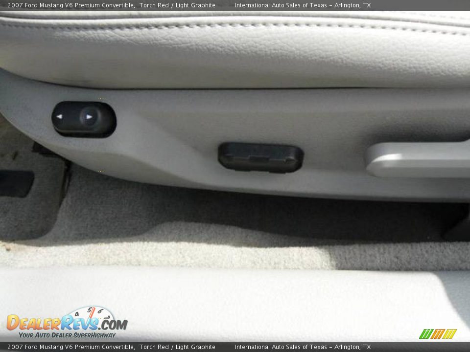2007 Ford Mustang V6 Premium Convertible Torch Red / Light Graphite Photo #17
