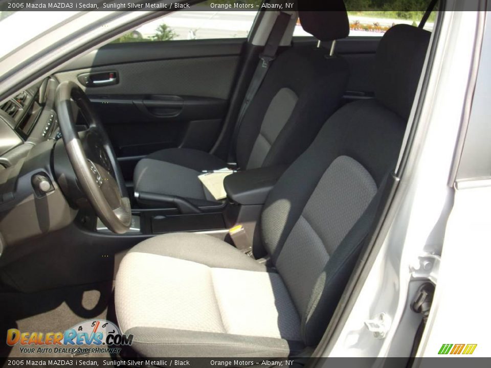 2006 Mazda MAZDA3 i Sedan Sunlight Silver Metallic / Black Photo #7