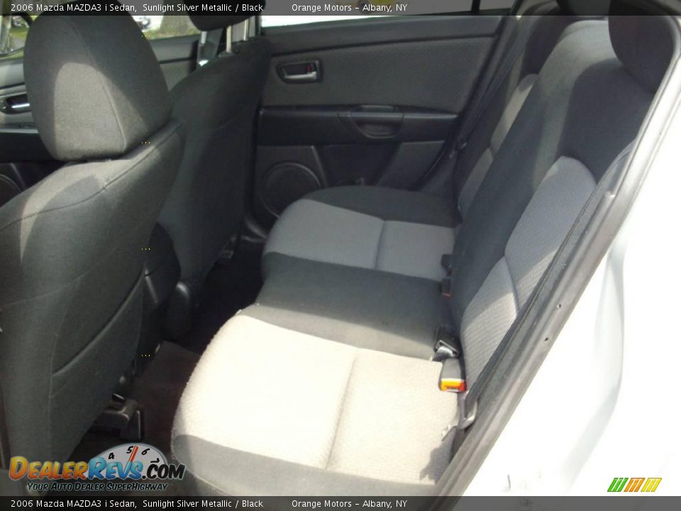 2006 Mazda MAZDA3 i Sedan Sunlight Silver Metallic / Black Photo #9