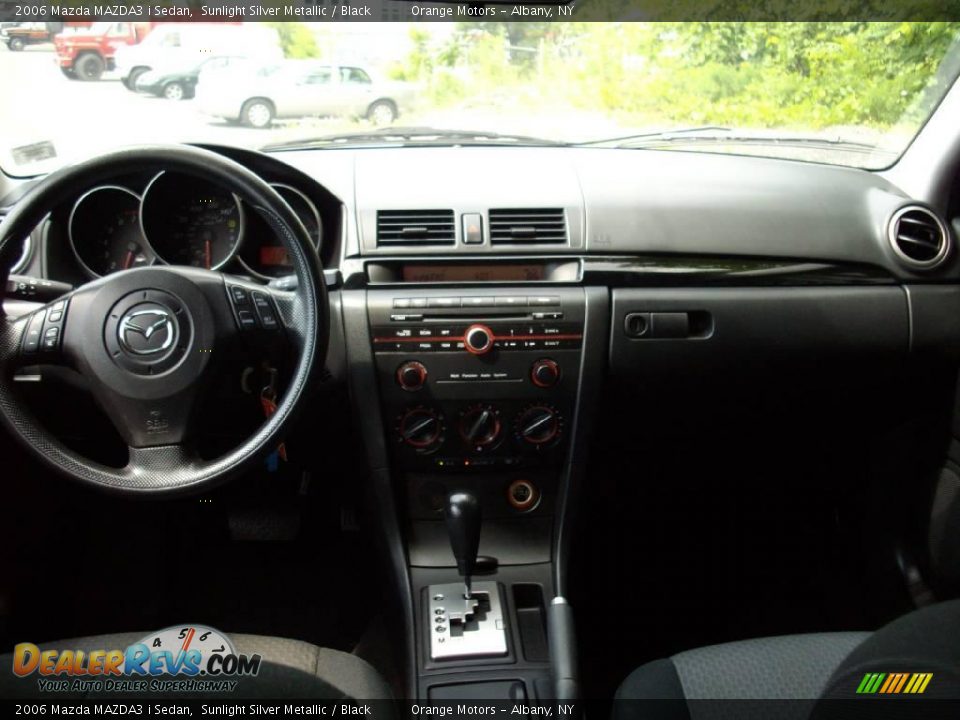 2006 Mazda MAZDA3 i Sedan Sunlight Silver Metallic / Black Photo #10