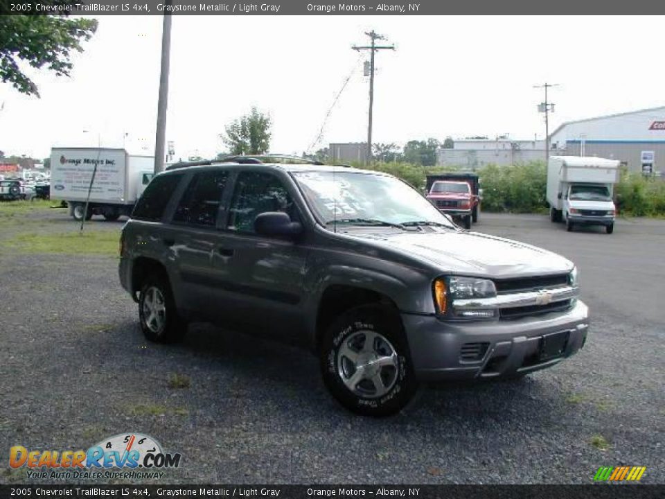 2005 Chevrolet TrailBlazer LS 4x4 Graystone Metallic / Light Gray Photo #1