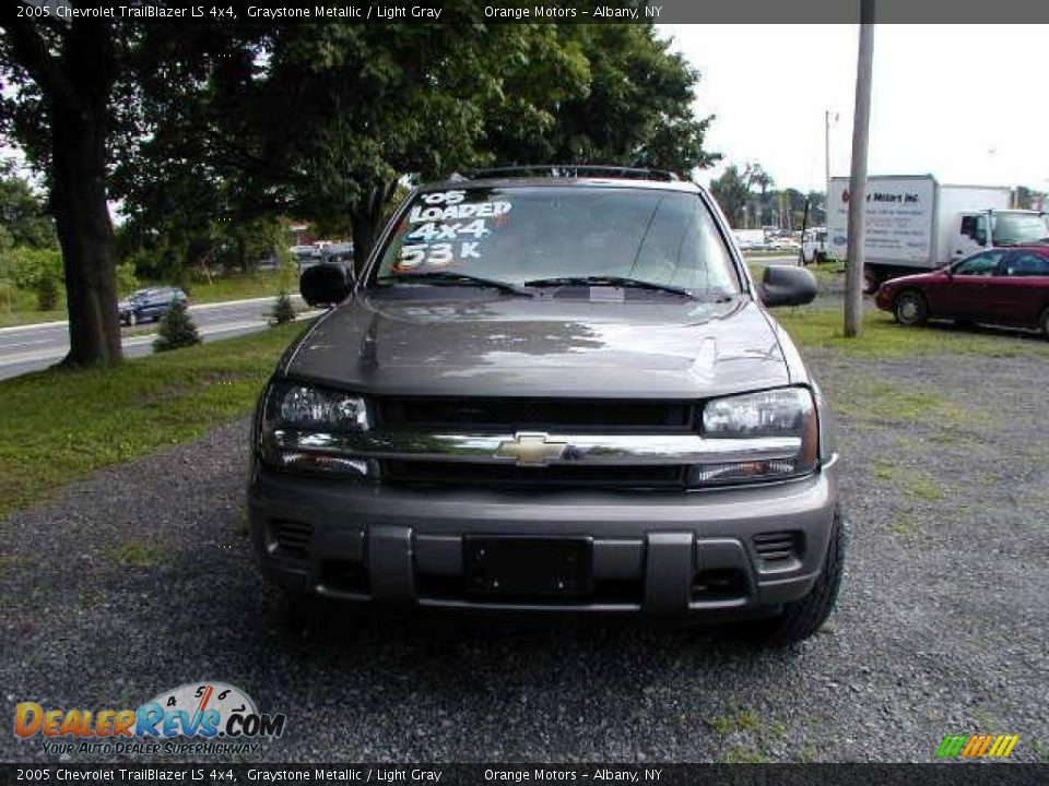 2005 Chevrolet TrailBlazer LS 4x4 Graystone Metallic / Light Gray Photo #2