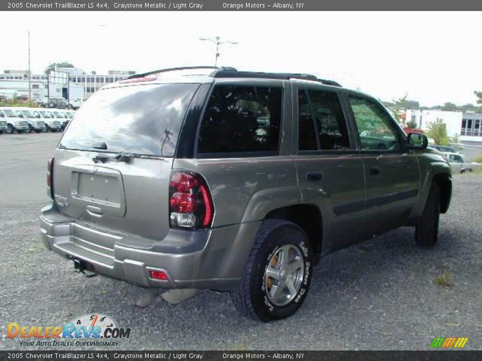 2005 Chevrolet TrailBlazer LS 4x4 Graystone Metallic / Light Gray Photo #4