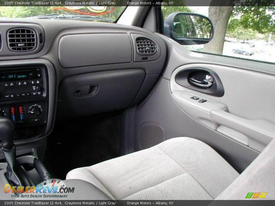 2005 Chevrolet TrailBlazer LS 4x4 Graystone Metallic / Light Gray Photo #8