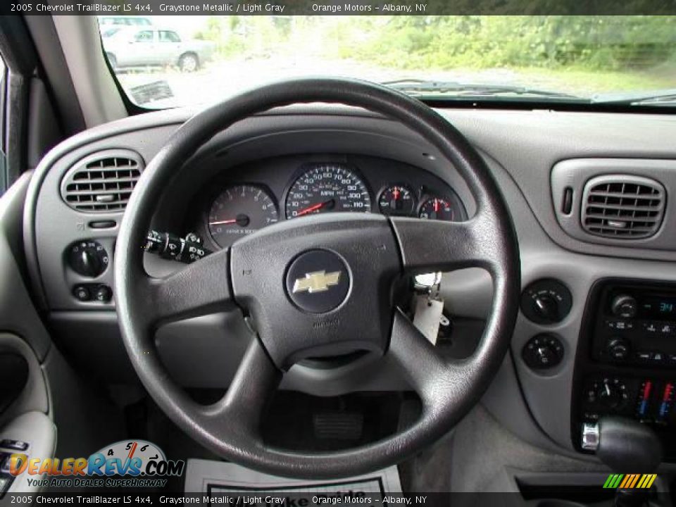 2005 Chevrolet TrailBlazer LS 4x4 Graystone Metallic / Light Gray Photo #10