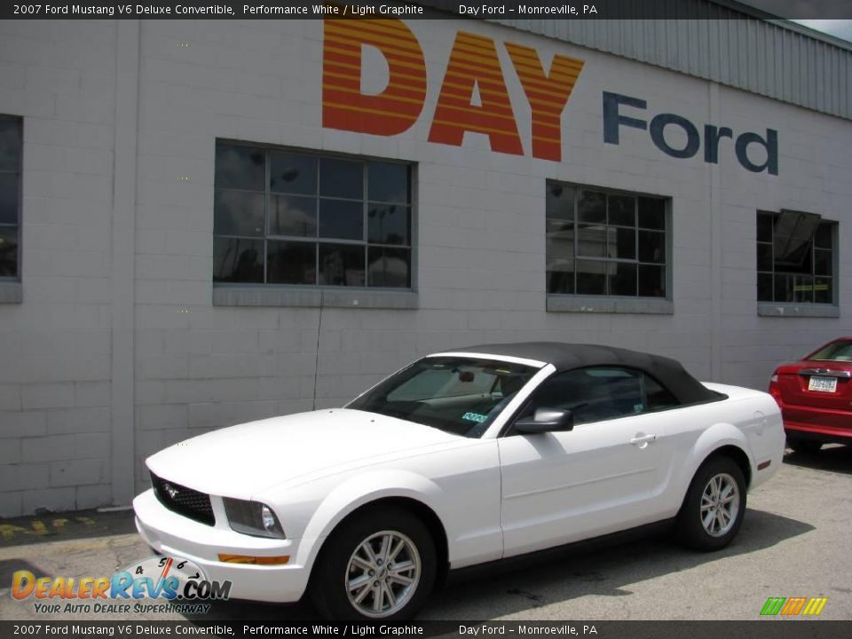 2007 Ford Mustang V6 Deluxe Convertible Performance White / Light Graphite Photo #2