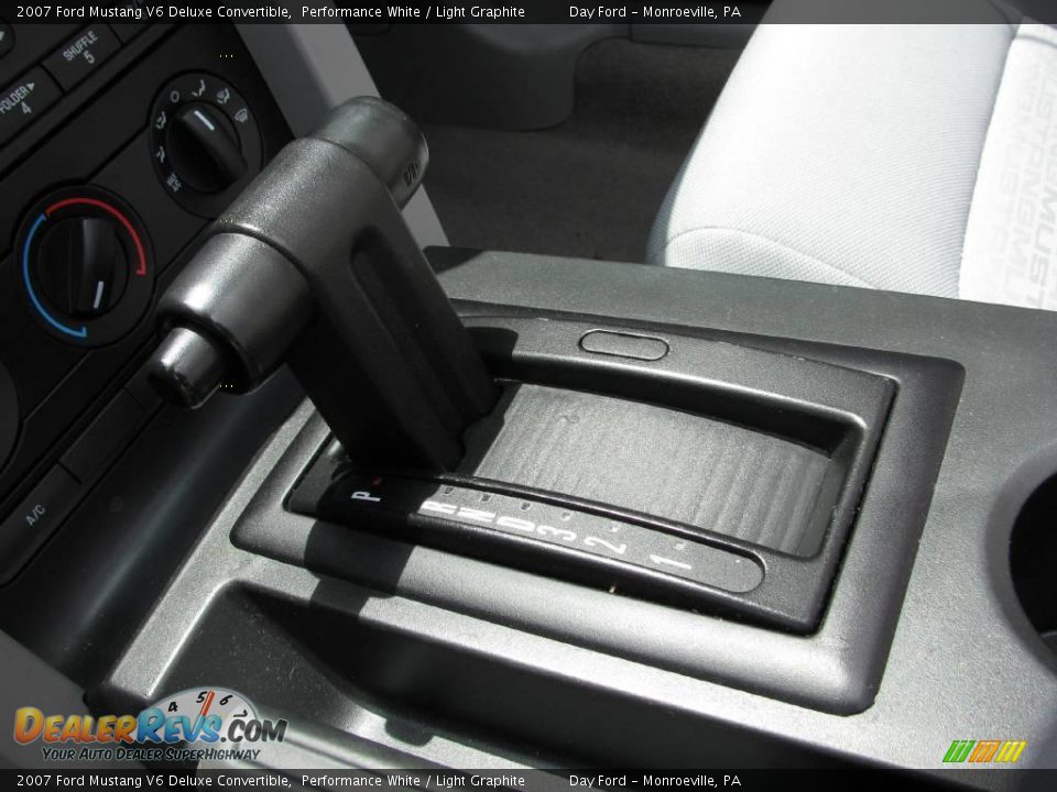 2007 Ford Mustang V6 Deluxe Convertible Performance White / Light Graphite Photo #10