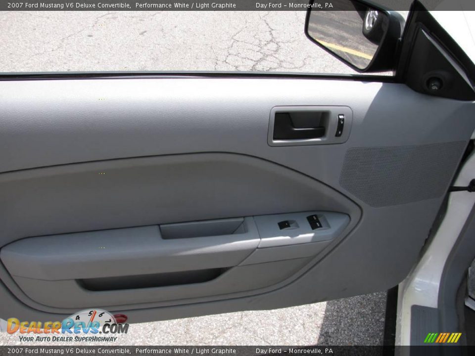 2007 Ford Mustang V6 Deluxe Convertible Performance White / Light Graphite Photo #12