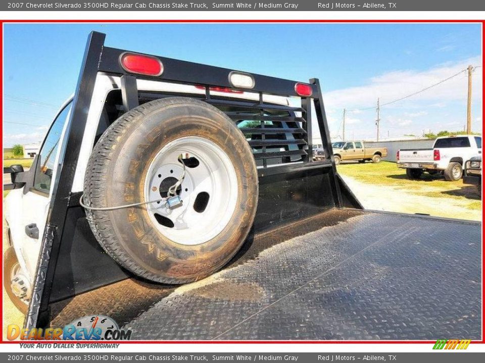 2007 Chevrolet Silverado 3500HD Regular Cab Chassis Stake Truck Summit White / Medium Gray Photo #16