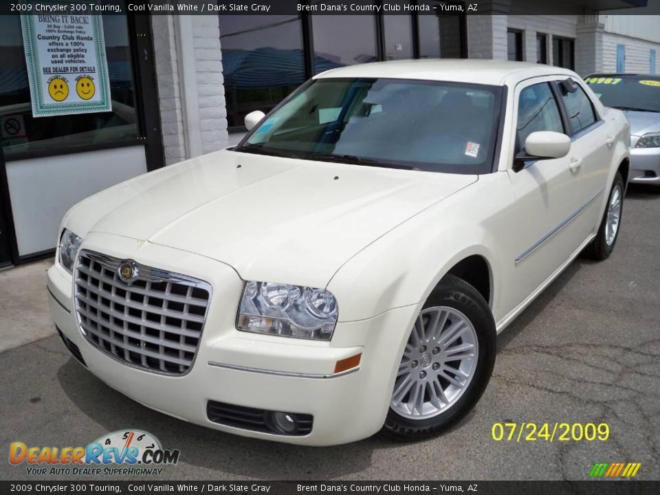 2009 Chrysler 300 Touring Cool Vanilla White / Dark Slate Gray Photo #1