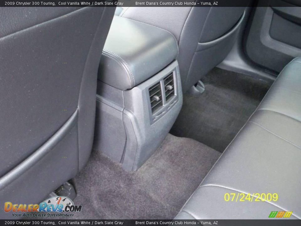 2009 Chrysler 300 Touring Cool Vanilla White / Dark Slate Gray Photo #6