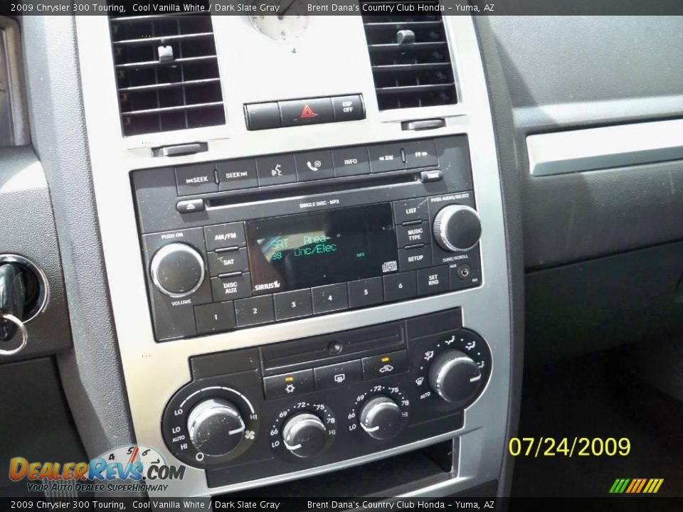 2009 Chrysler 300 Touring Cool Vanilla White / Dark Slate Gray Photo #7