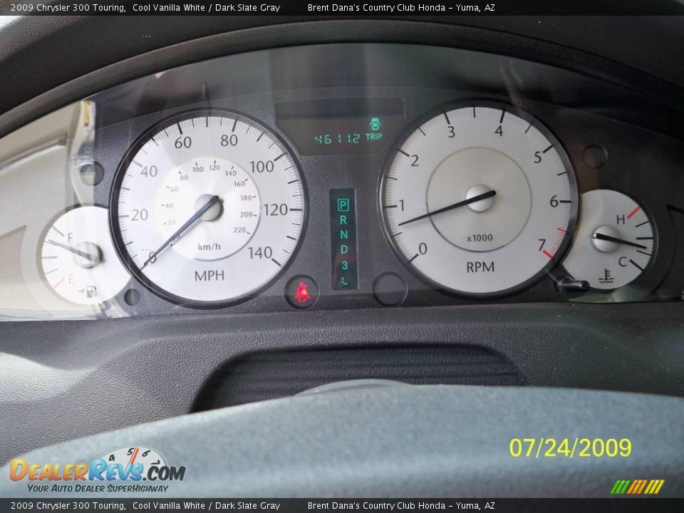 2009 Chrysler 300 Touring Cool Vanilla White / Dark Slate Gray Photo #8