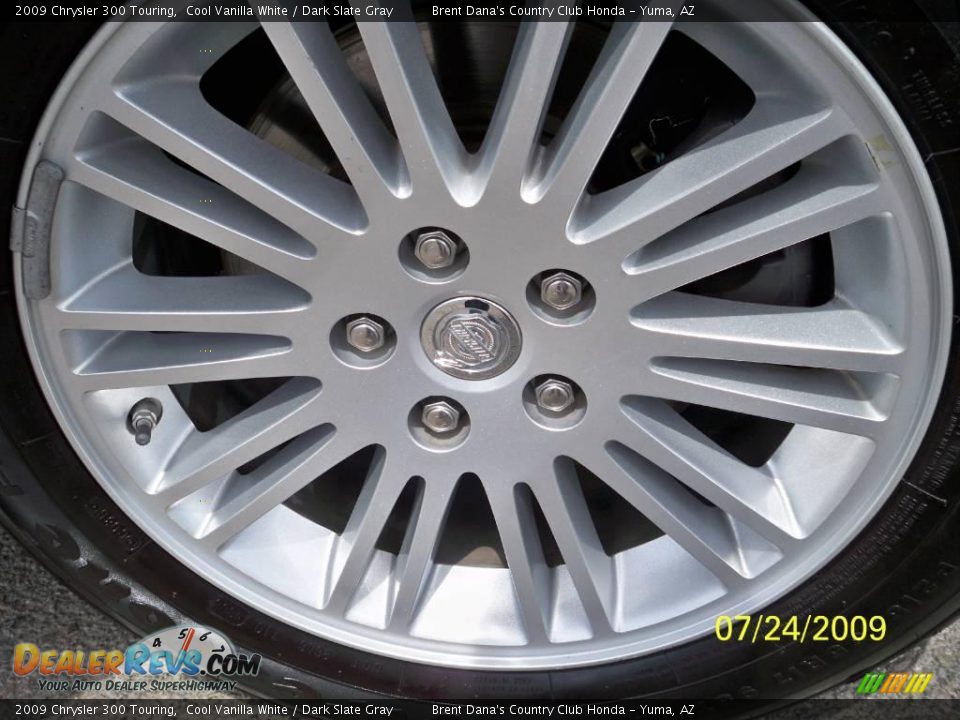 2009 Chrysler 300 Touring Cool Vanilla White / Dark Slate Gray Photo #12