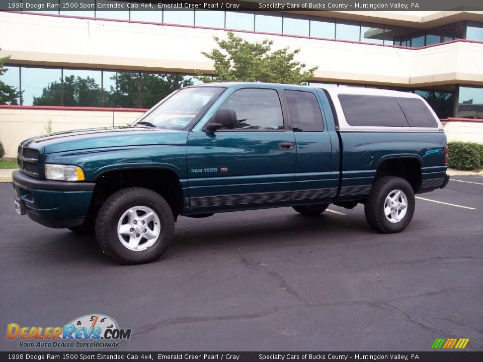 1998 Dodge Ram 1500 Sport Extended Cab 4x4 Emerald Green Pearl / Gray Photo #1