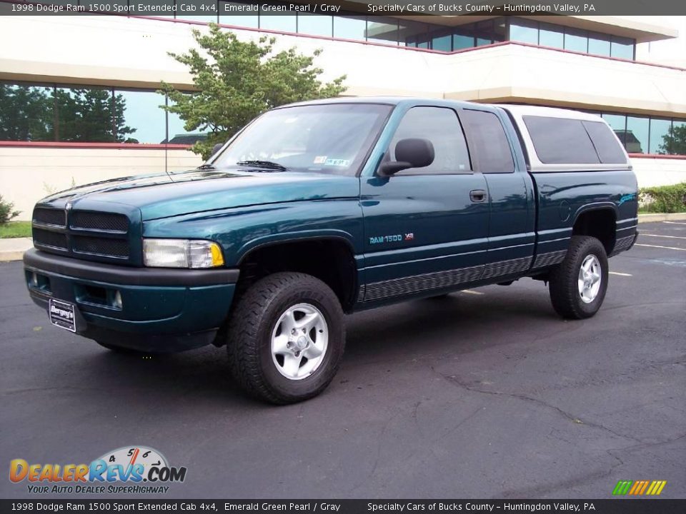 1998 Dodge Ram 1500 Sport Extended Cab 4x4 Emerald Green Pearl / Gray Photo #2